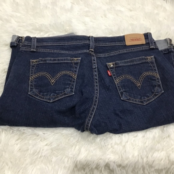 Levi’s 528 Curvy Cut Jean Capris - Picture 3 of 3